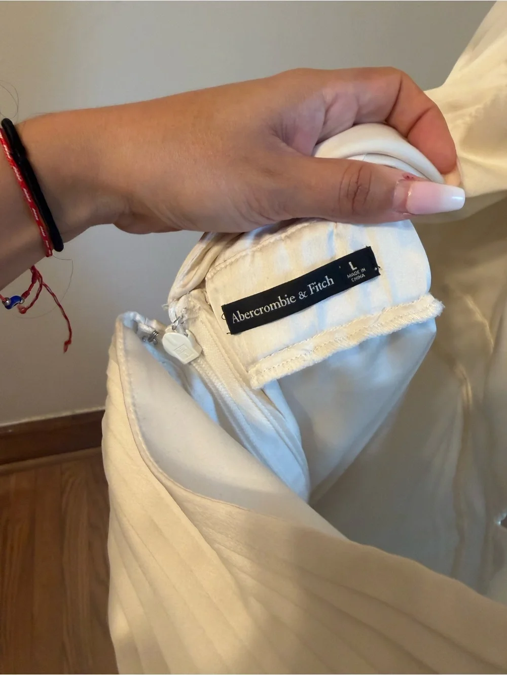 Abercrombie & Fitch Cream Pleated V-Neck Mini Dress - Picture 4 of 4